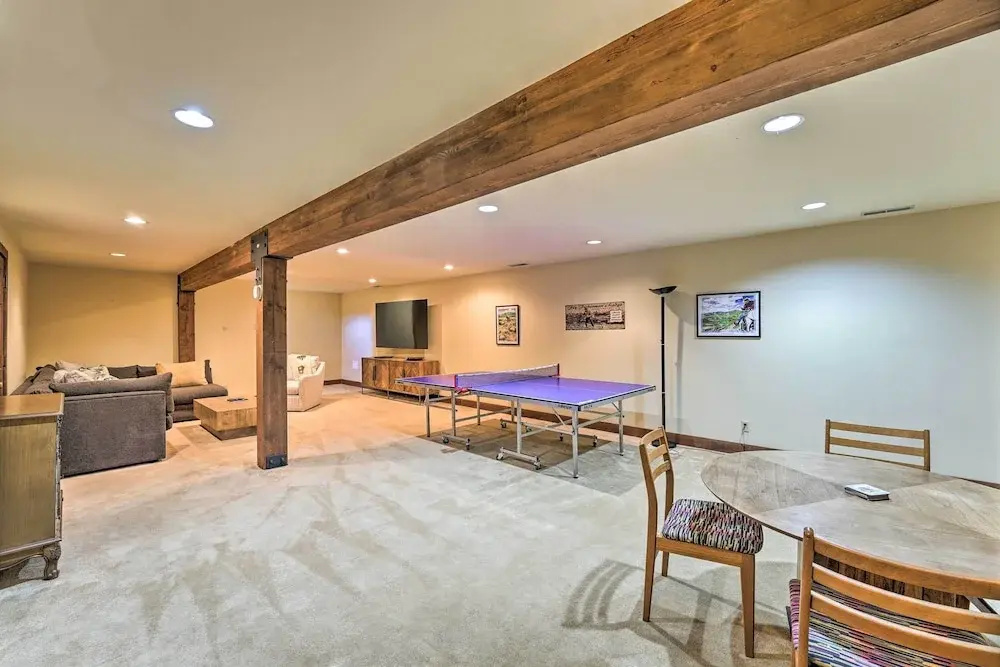 Unique Mountain Escape w/ 2 Decks < 2 Mi to Skiing