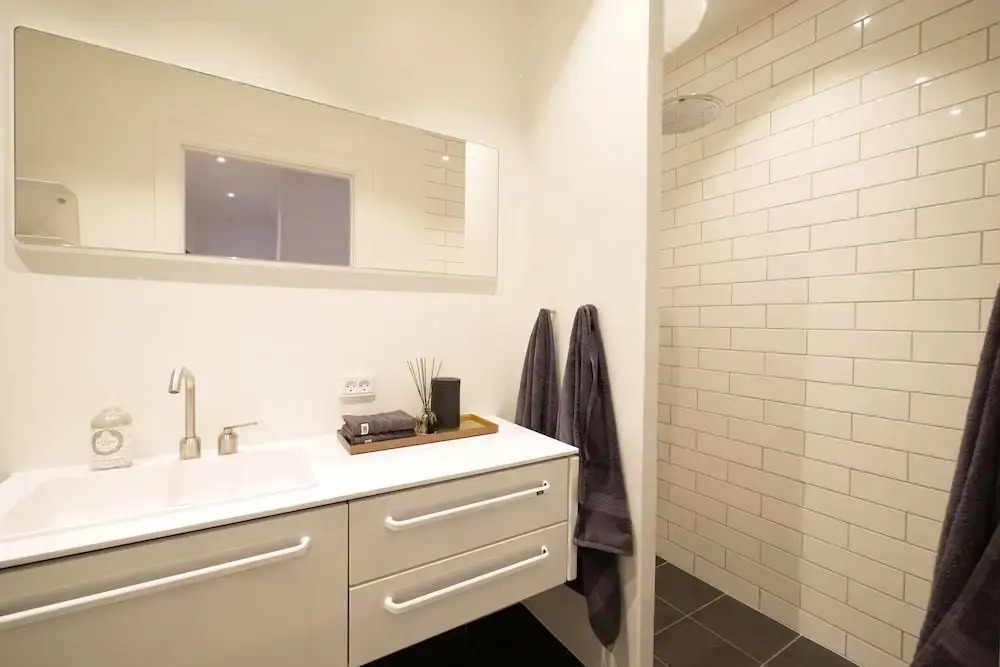 Sanders King - Smart 4-bdr Apt in City Center