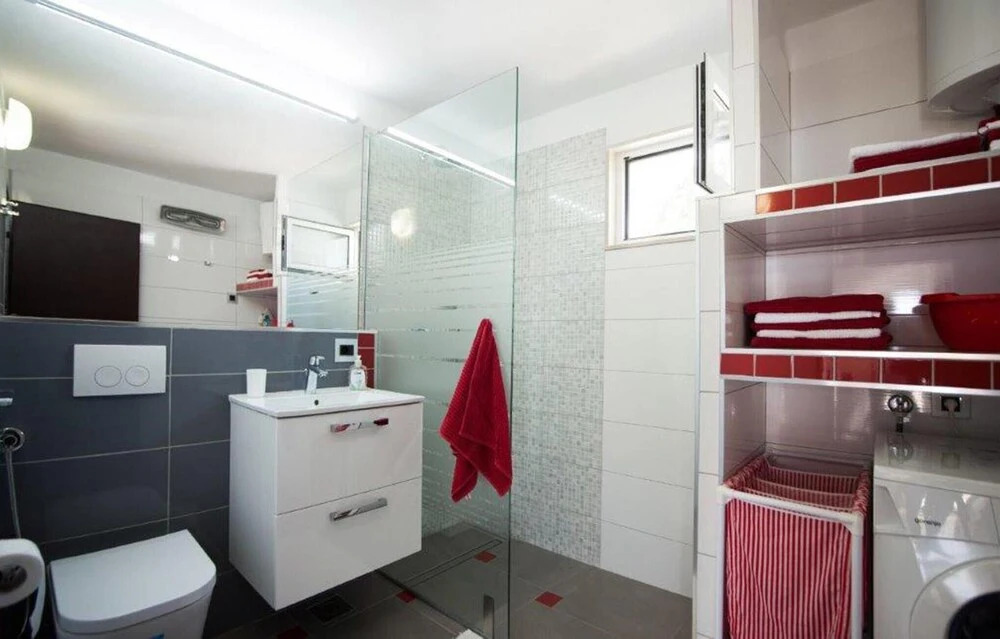 Stunning Home in Okrug Gornji With 4 Bedrooms, Wifi and Outdoor Swimming Pool