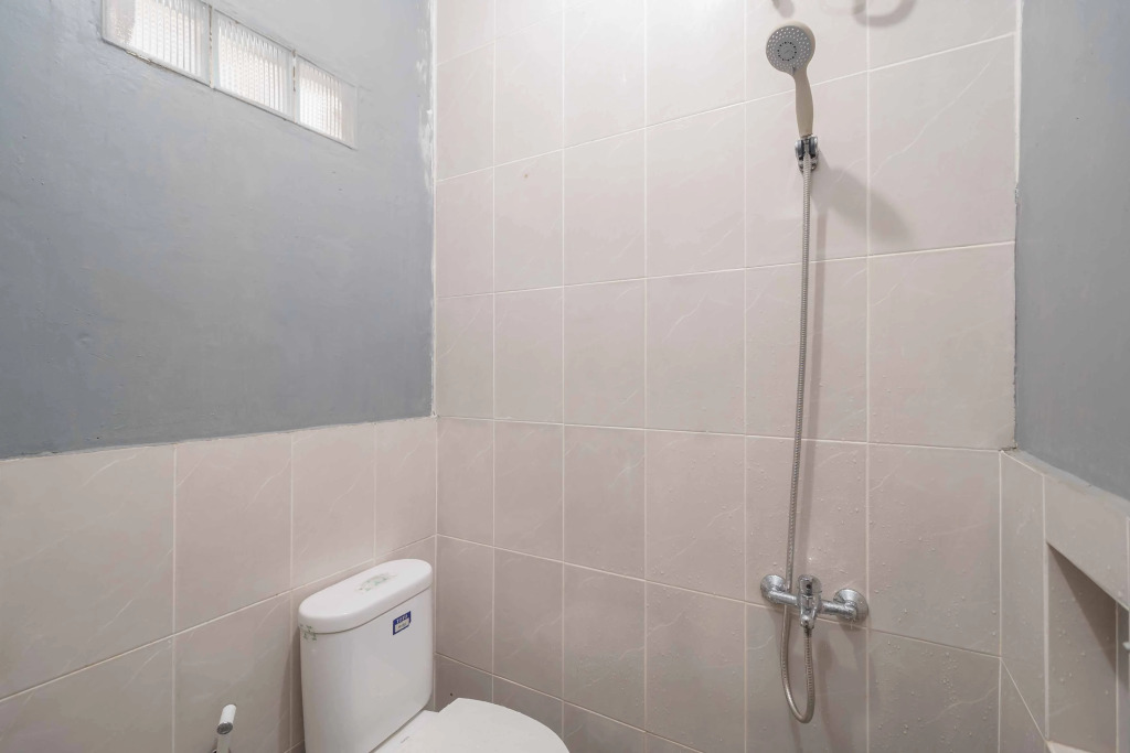 RedDoorz Syariah near Siloam Hospitals Bulak Kapal