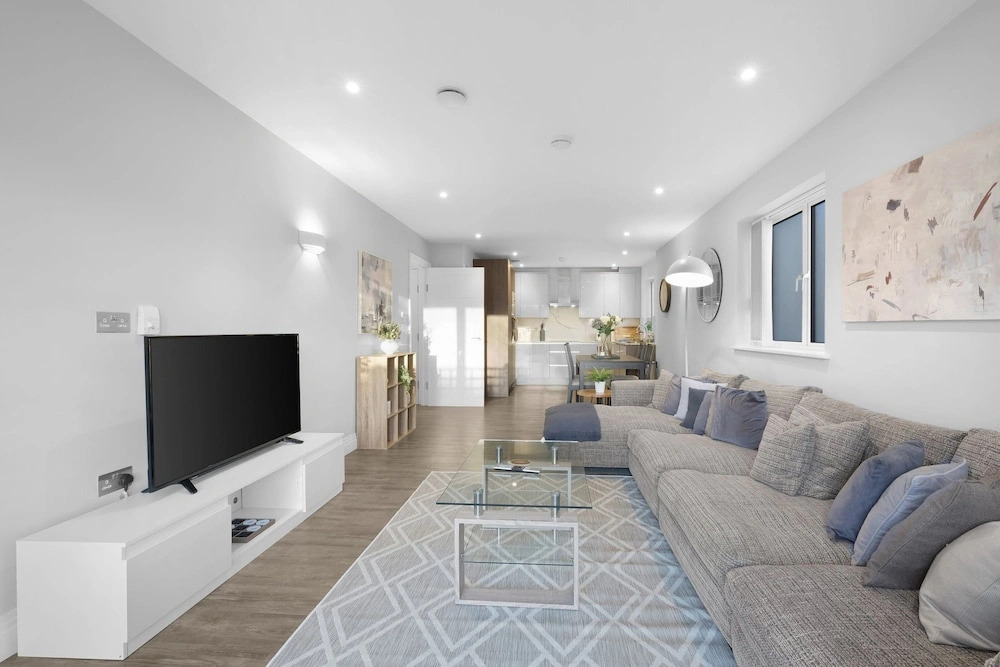 The Isleworth Garden Retreat 3BR 2BA with Gated Parking