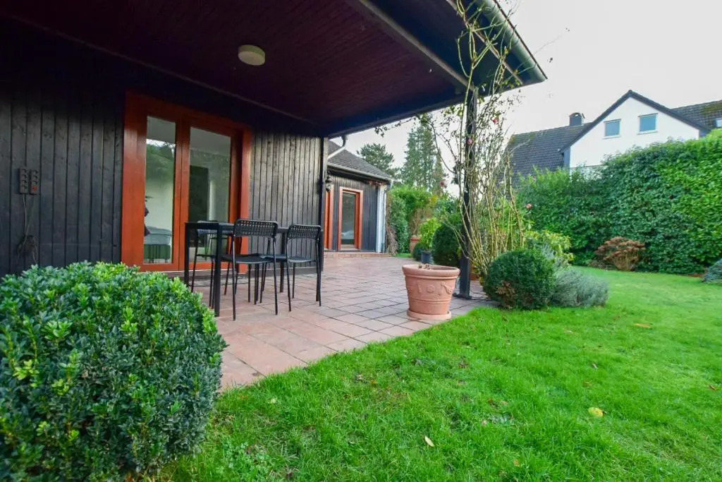 Tolstov House - 6 Room Villa with Garden - 15 Min Messe DUS & Airport DUS