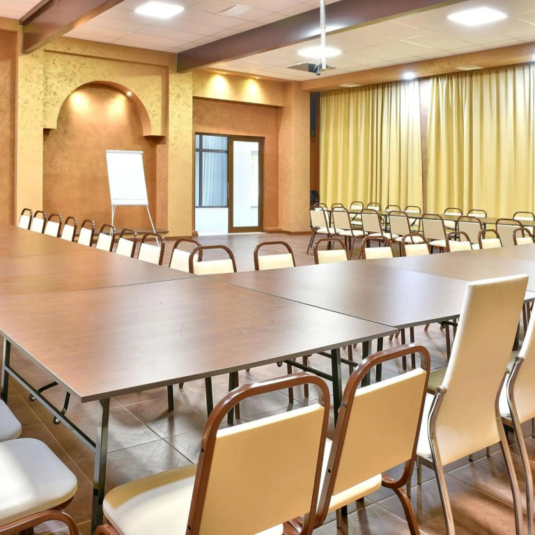 Estreya Residence Hotel