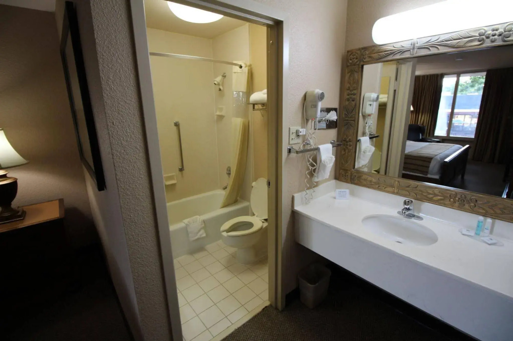 Magnuson Grand Hotel and Conference Center Tyler