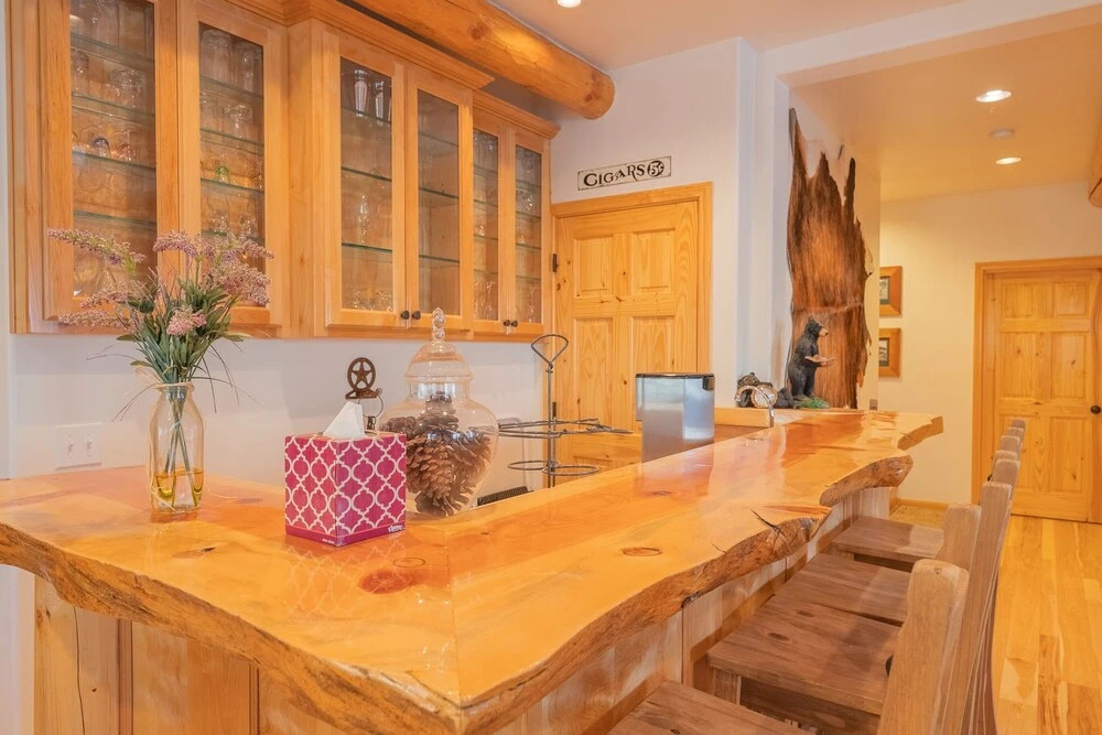 Bearfoot Bungalow - Premium And Spacious Home Close To The National Forest And The Village. 4 Bedroom Home