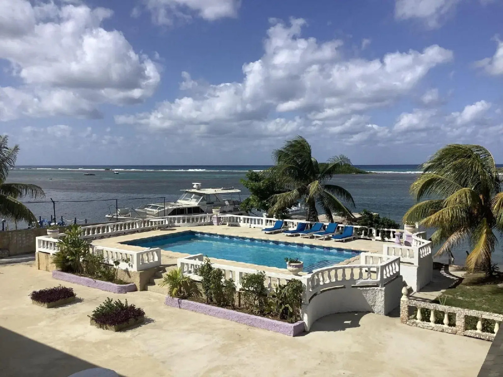 Cariblue Hotel & Scuba Resort