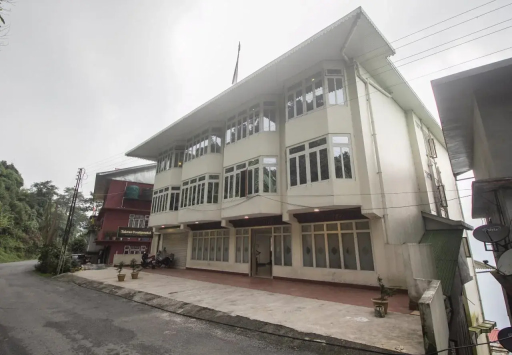 Taktse Continental by OYO Rooms