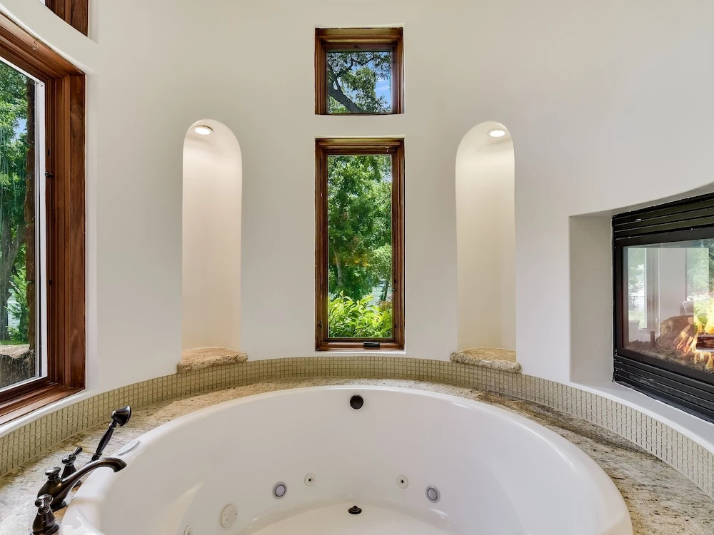 The Above Casa Tranquility Lake Austin 5 Bedroom Estate