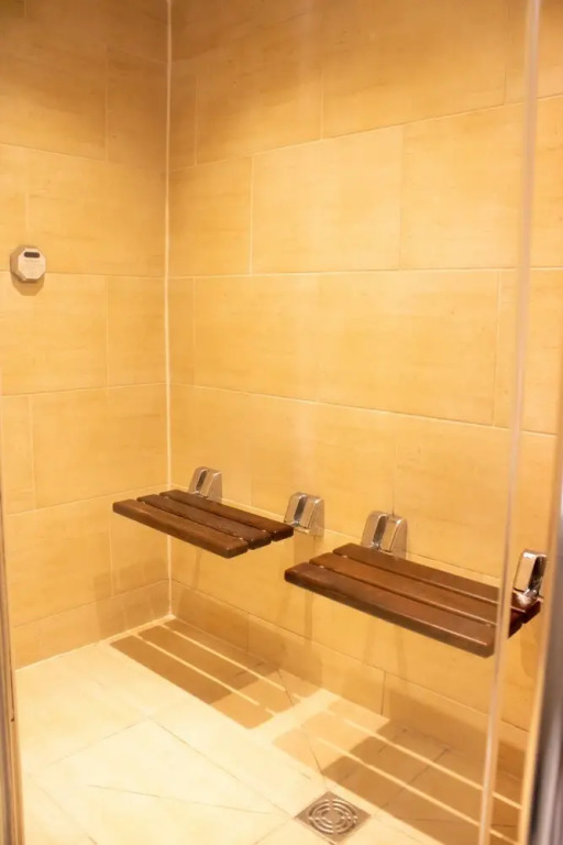 5 Bedroom 3 Bathroom Penthouse Apartment
