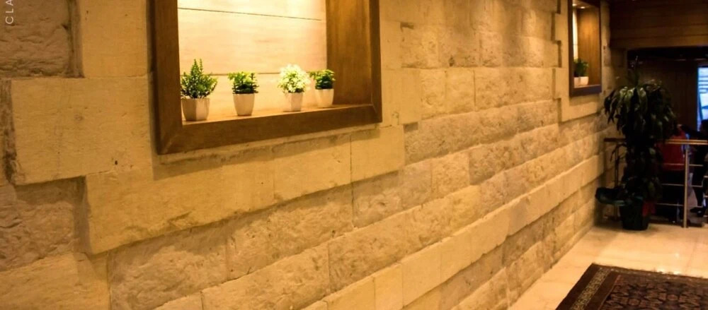 La Place Hotel