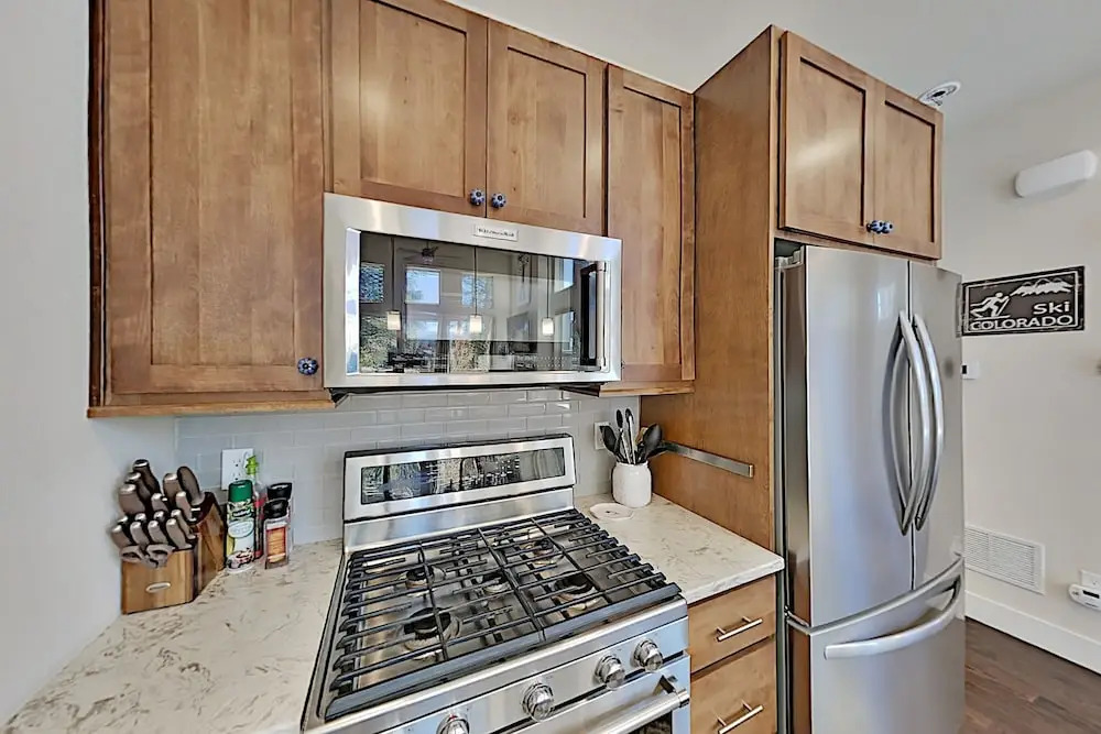 68jwdiq5 2 Bedroom Condo