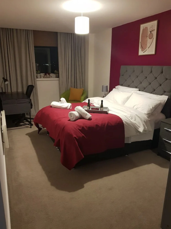 Brierley Hill - Apartment - Sleeps 2 - Parking