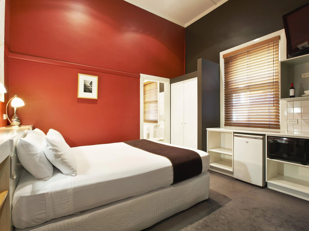 Tolarno Hotel