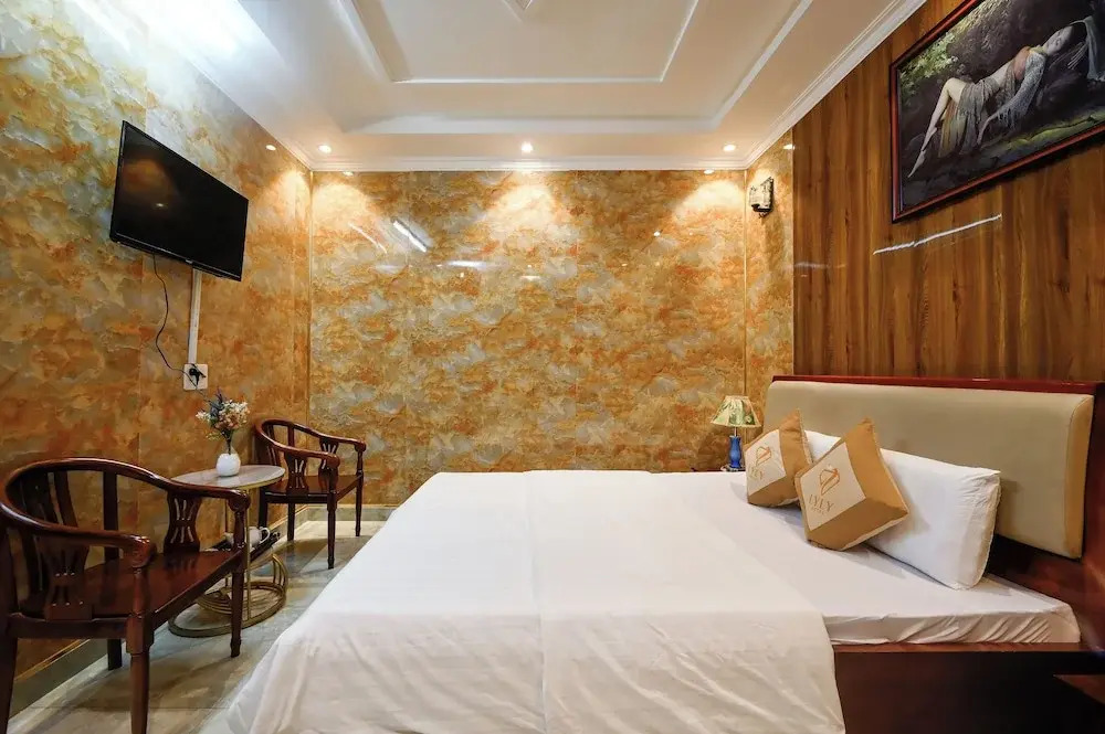 Ly Ly Hotel