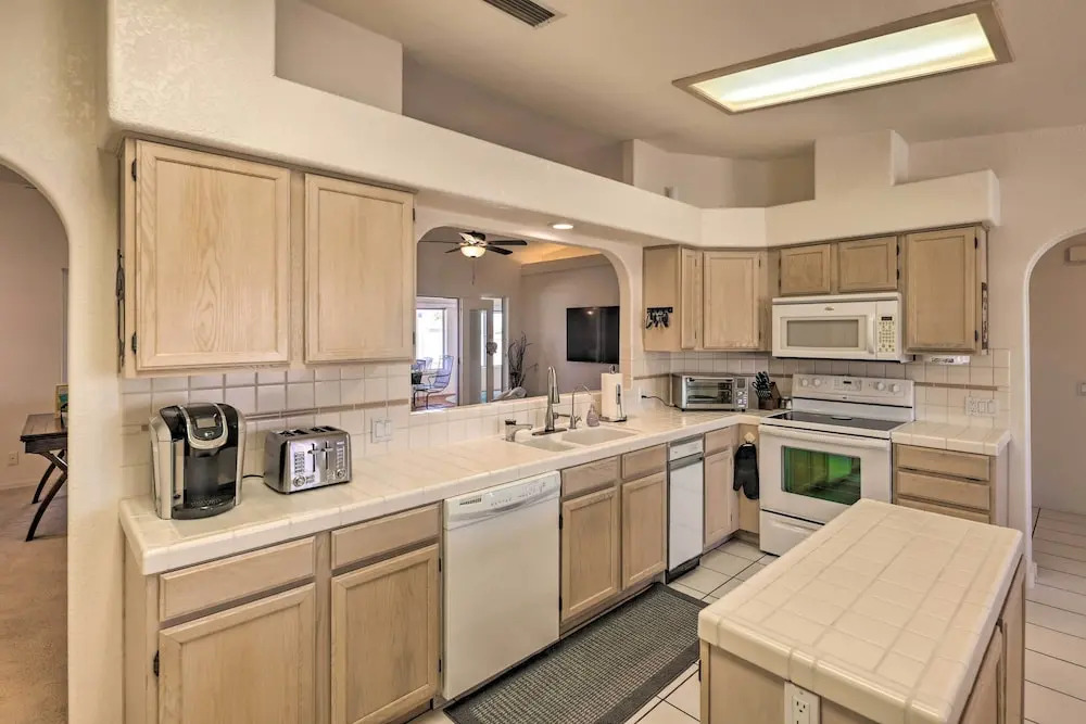 Beautiful Havasu Retreat w/ Hot Tub, Pet Friendly!