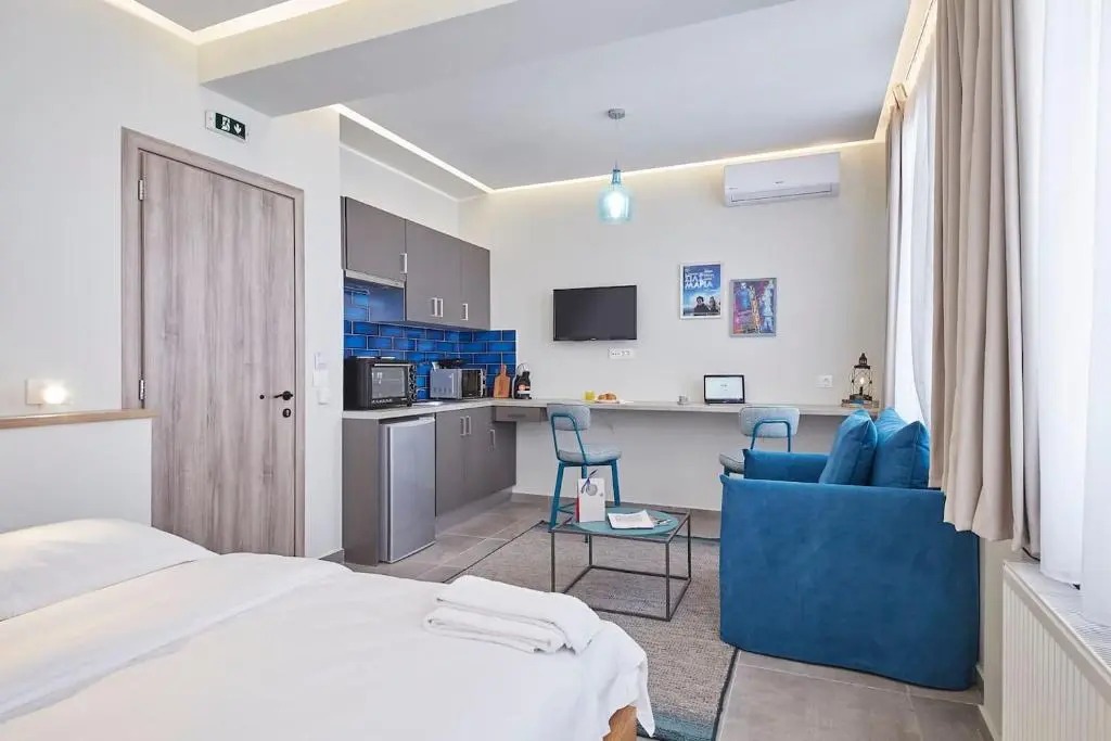 Live in a funky & renovated studio near Acropolis