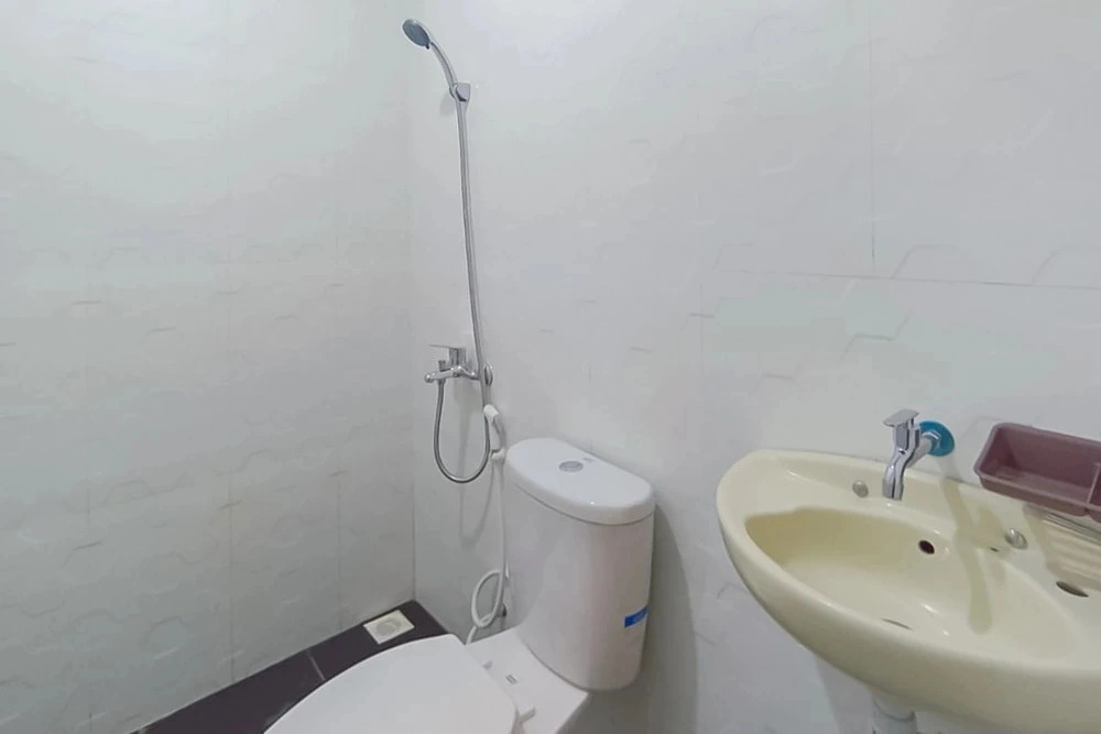 RedDoorz at Diamond Inn Stasiun Pekalongan