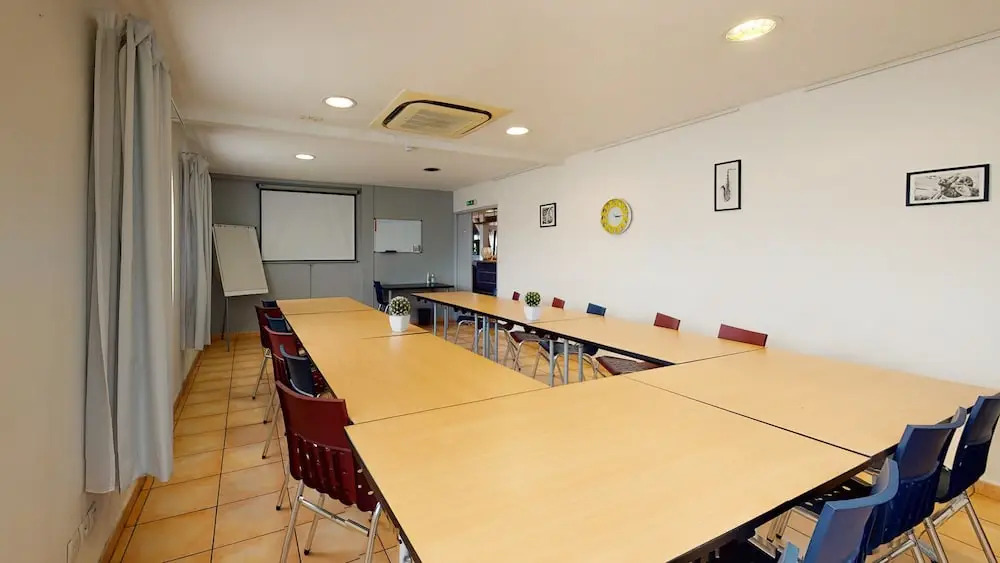 Ever Route 64 Brit Hotel Tarbes Ibos