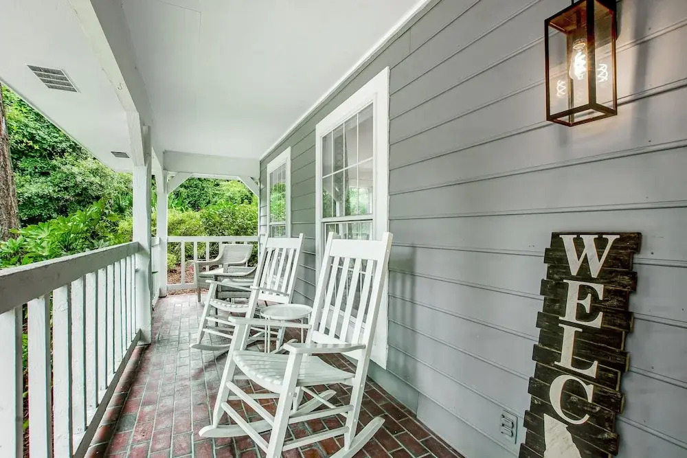 Relaxing, Dog-friendly Home With Furnished Patio, Washer/dryer, Wifi, & AC