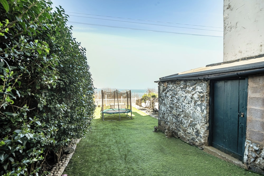 Stunning Sea View Blue Haven in Penmaenmawr