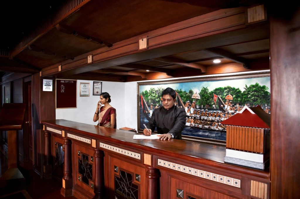 Sterling Lake Palace Alleppey