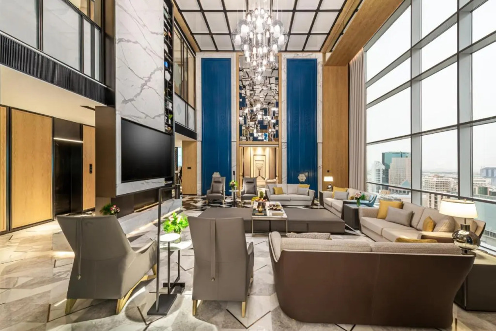 Narcissus The Royal Hotel