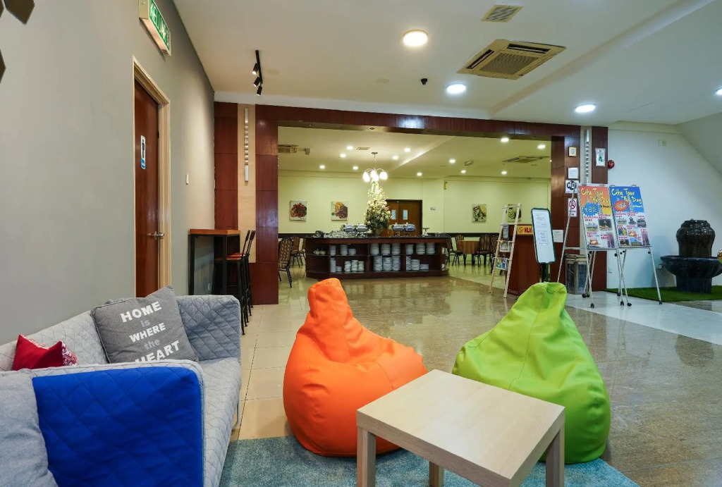 OYO 43955 N9 Business Hotel