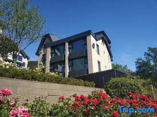Jiushui Heyuan Art Design Hotel