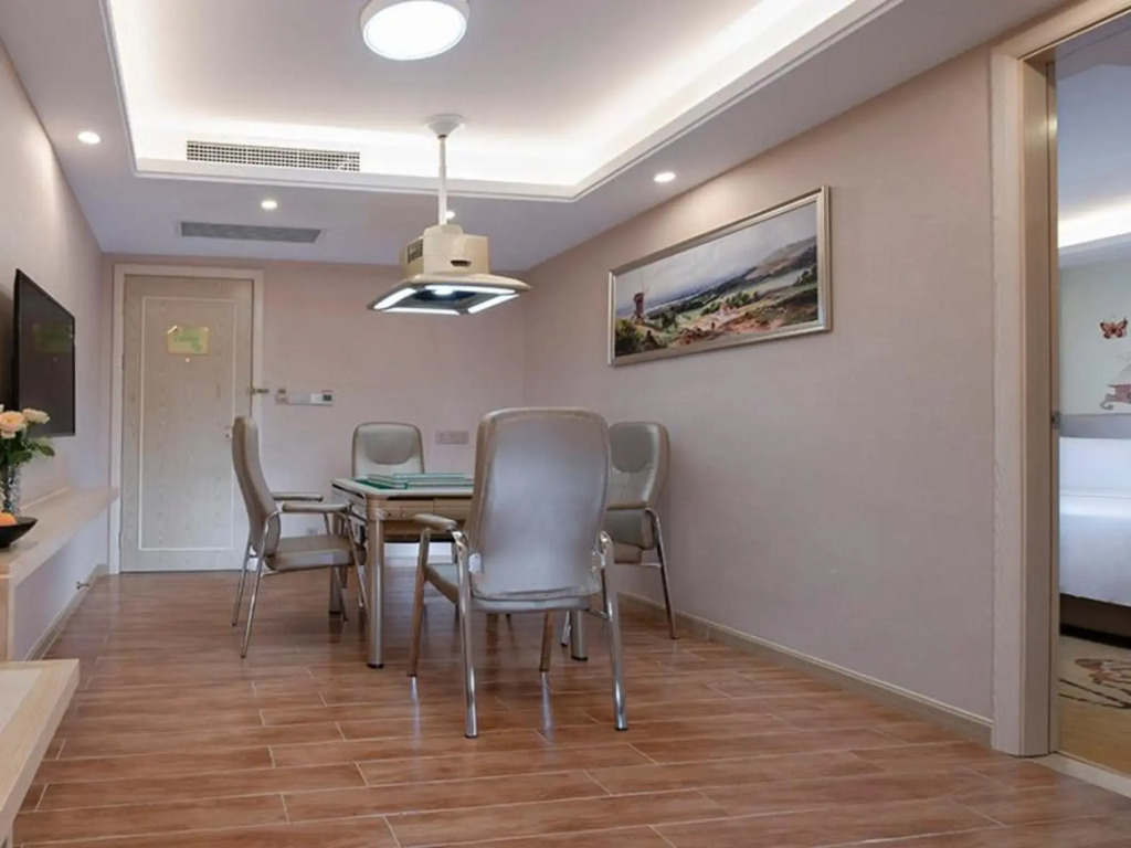 Vienna Hotel (Huizhou High-speed ​​Railway North Station Xiaojinkou)