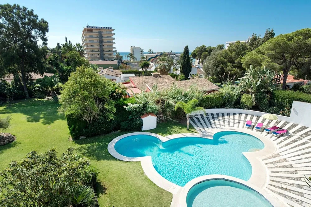 Villa With 5 Bedrooms in Estepona, With Private Pool, Enclosed Garden and Wifi - 500 m From the Beach