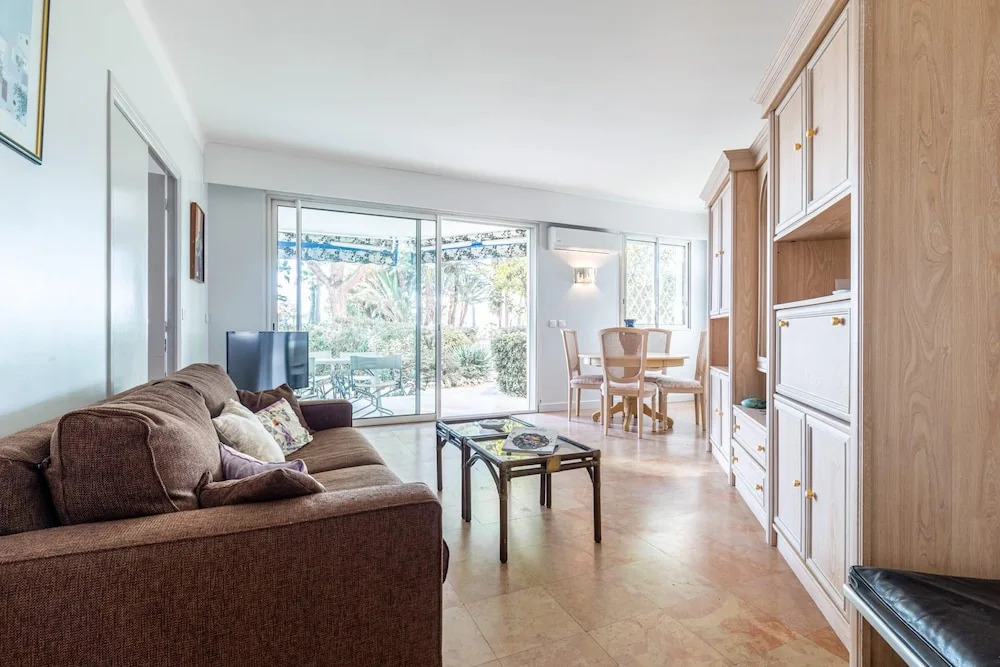 VANEAU Incroyable appartement avec jardin et vue mer