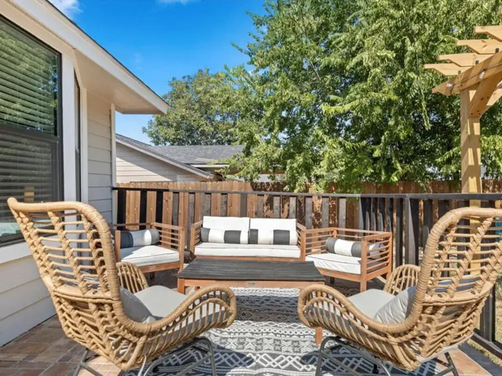 Poolside Paradise Room Fire Pit Hot Tub