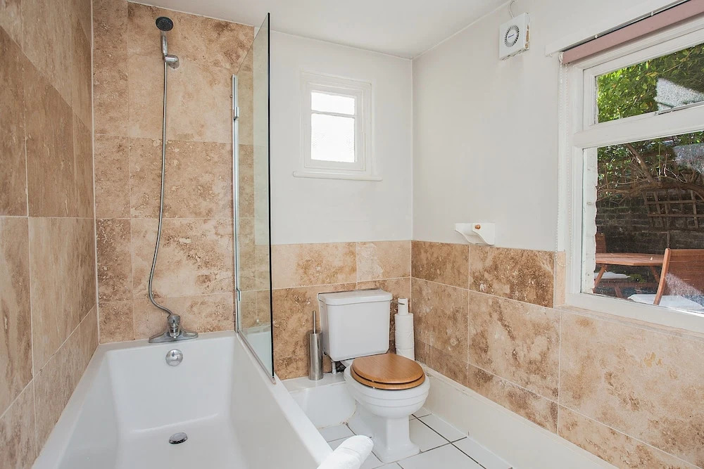1 Bedroom Garden Flat In Battersea