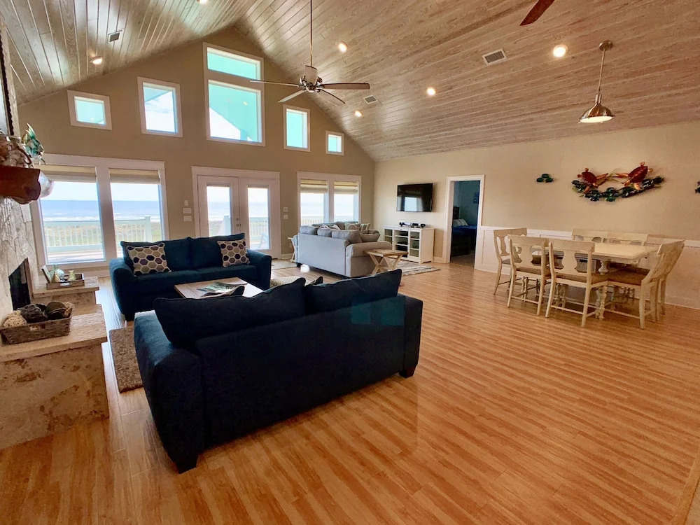 Gulf Pearl by RedAwning