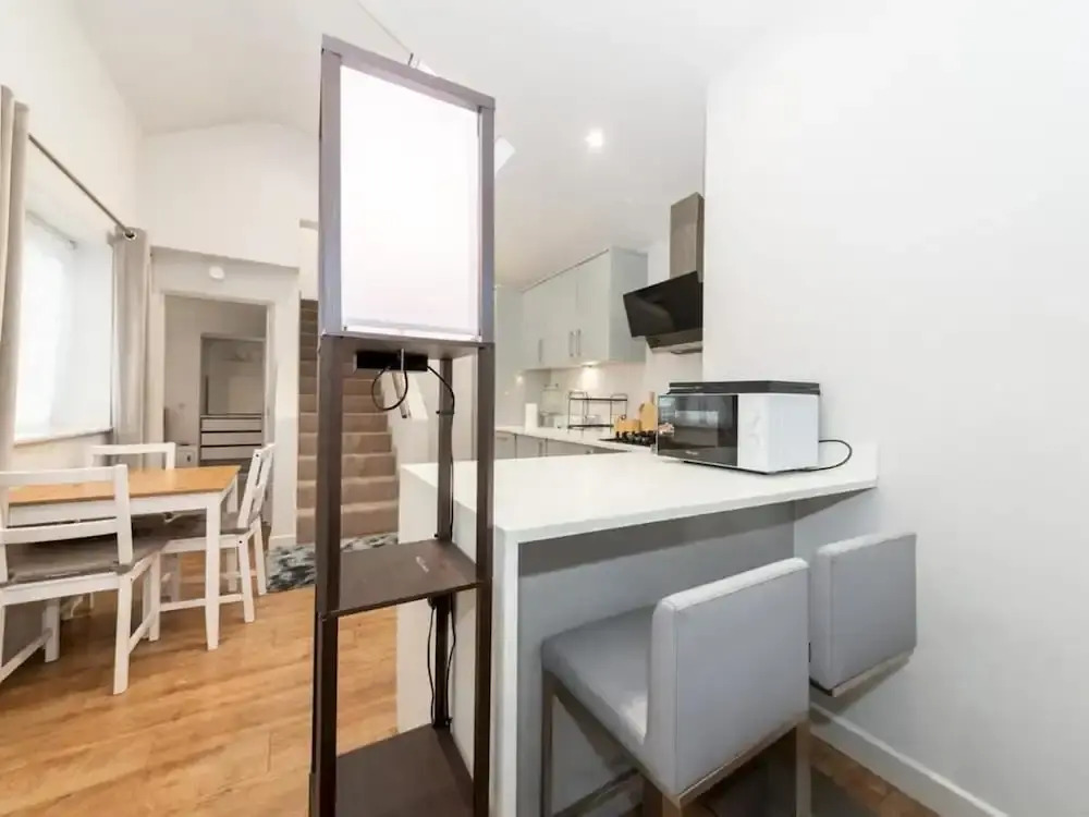 2-bed House in Reading-near Town-sleeps 4
