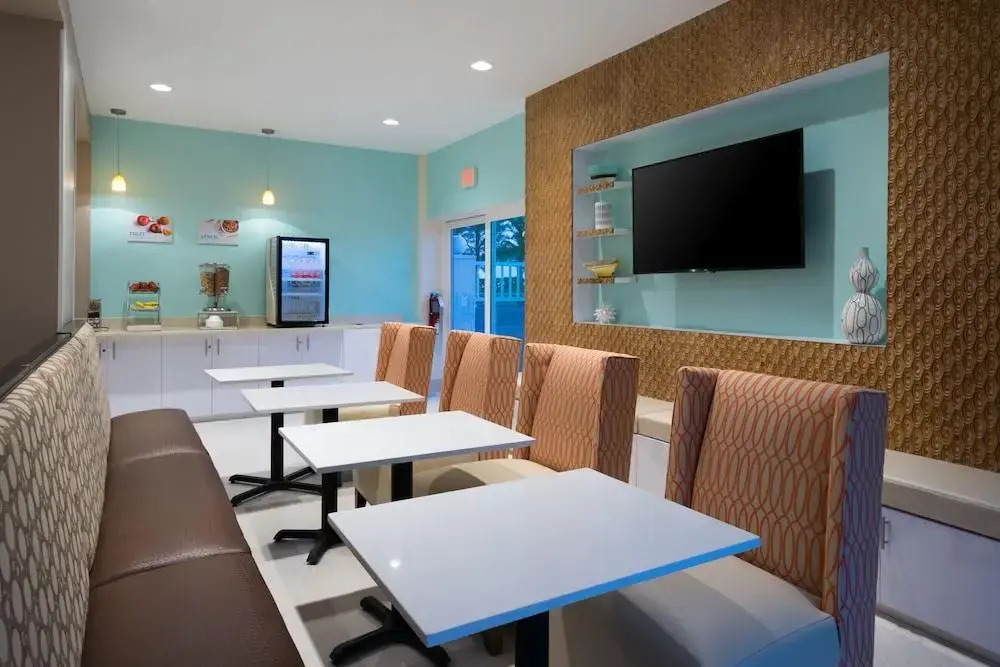 Holiday Inn Express and Suites Nassau