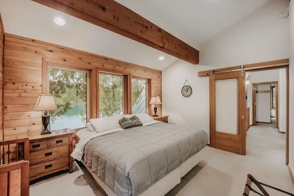 Silver Lake 7 - Unsurpassed lakefront views from this spectacular pet-friendly