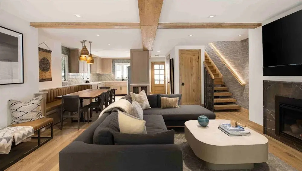 Vail Village Luxury 4 Bedroom, Steps to Slopes!