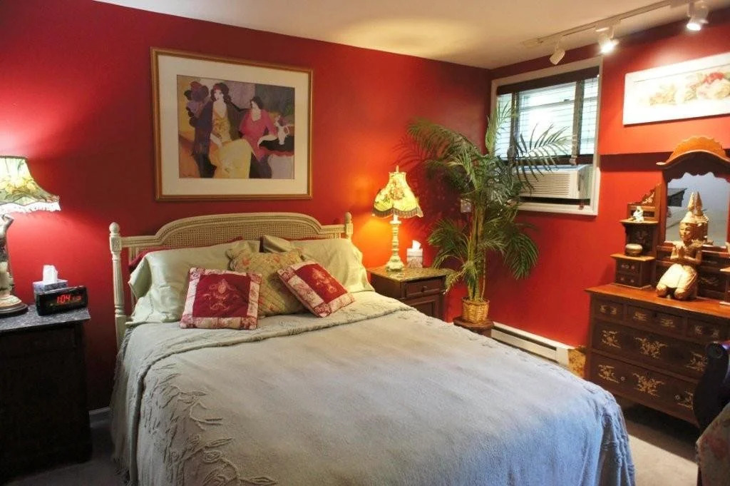 Enchanted Manor of Woodstock Bed and Breakfast