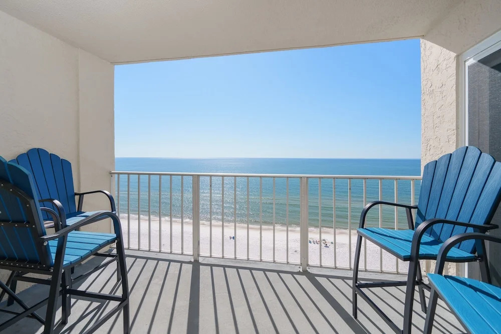 Sea La Vie Oceanfront Condo With Balcony