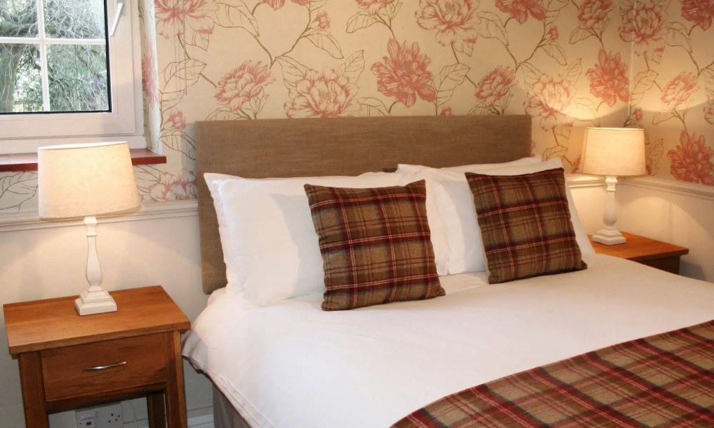 Trivelles Waterhall Country Gatwick Hotel & airport parking
