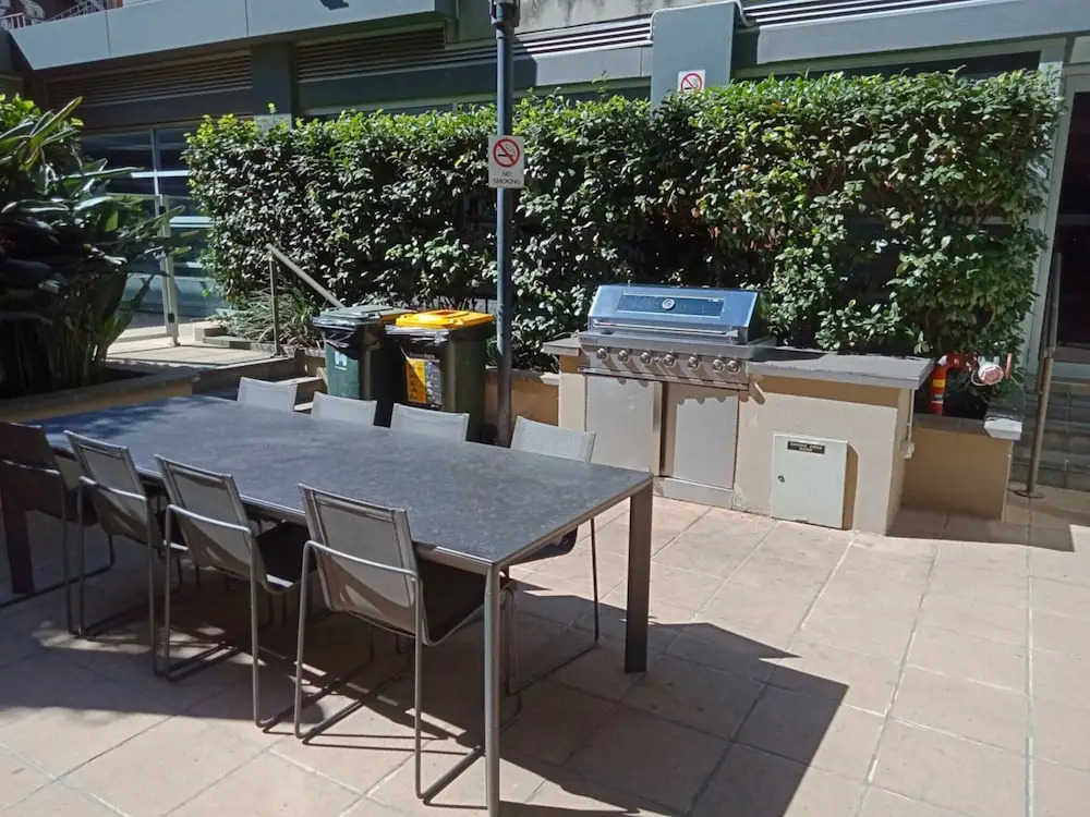 Melbourne City Oasis 2-bedroom Art Deco Apartment With Gym, Carpark, Pool, Wine