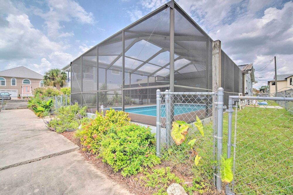 Hernando Beach Home w/ Pool & Canal Access