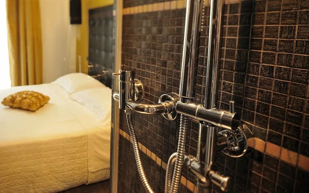 Hotel In - Lounge Room