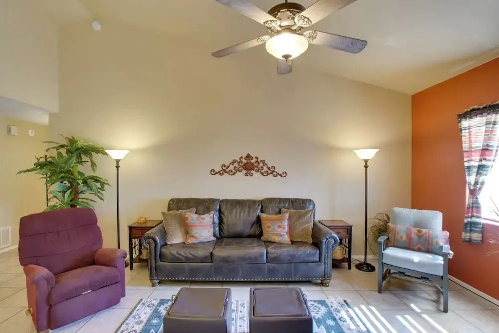 7 Mi to Mill Ave: Bbq-ready Mesa Townhouse