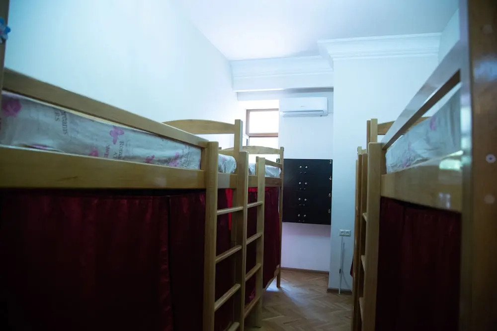 Mister Hostel