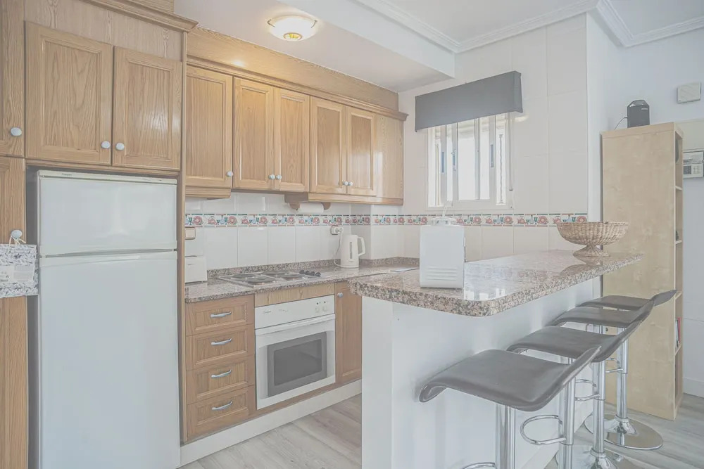 Beautiful 3-bed House With Communal Pool