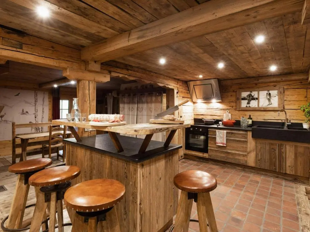 Chalet savoyard rénové, 10 pers, proche pistes, animaux admis - FR-1-304-162