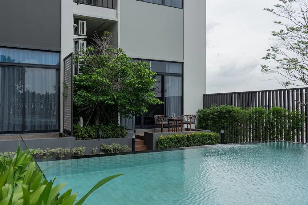 Q-Box Hotel Bangkok Blossom
