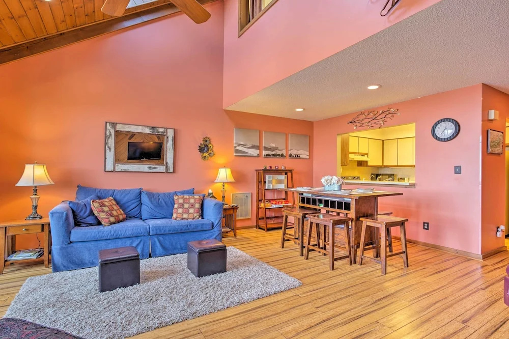 All-season Base in Beech Mountain, Pets Welcome!